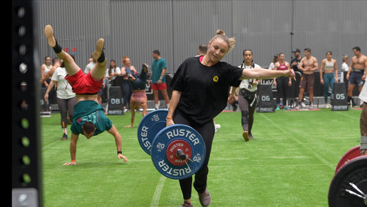 Athlètes en pleine compétition au Mayenne Throwdown, ambiance de la saison CrossFit