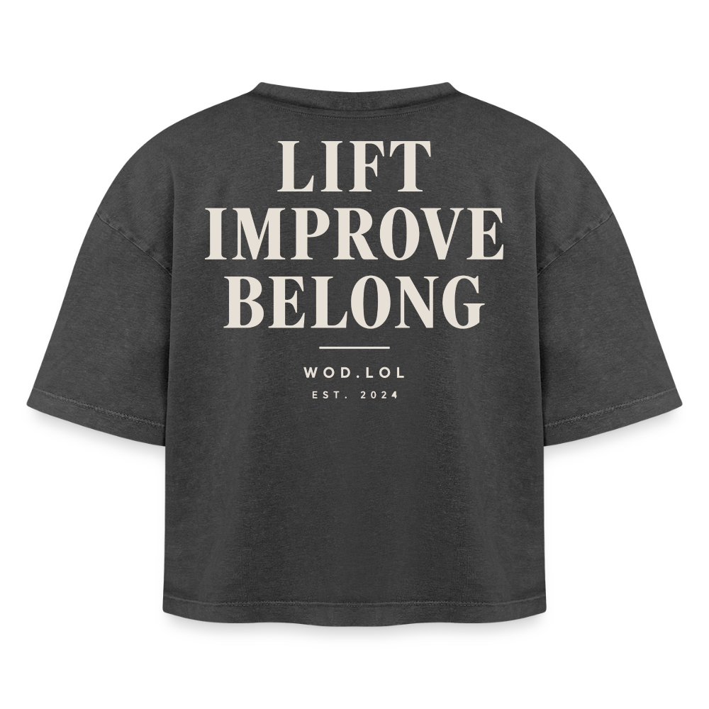 Crop top boxy femme WDLL Lift Improve Belong acid wash noir délavé, vue de dos avec grand print Lift Improve Belong – WOD.LOL