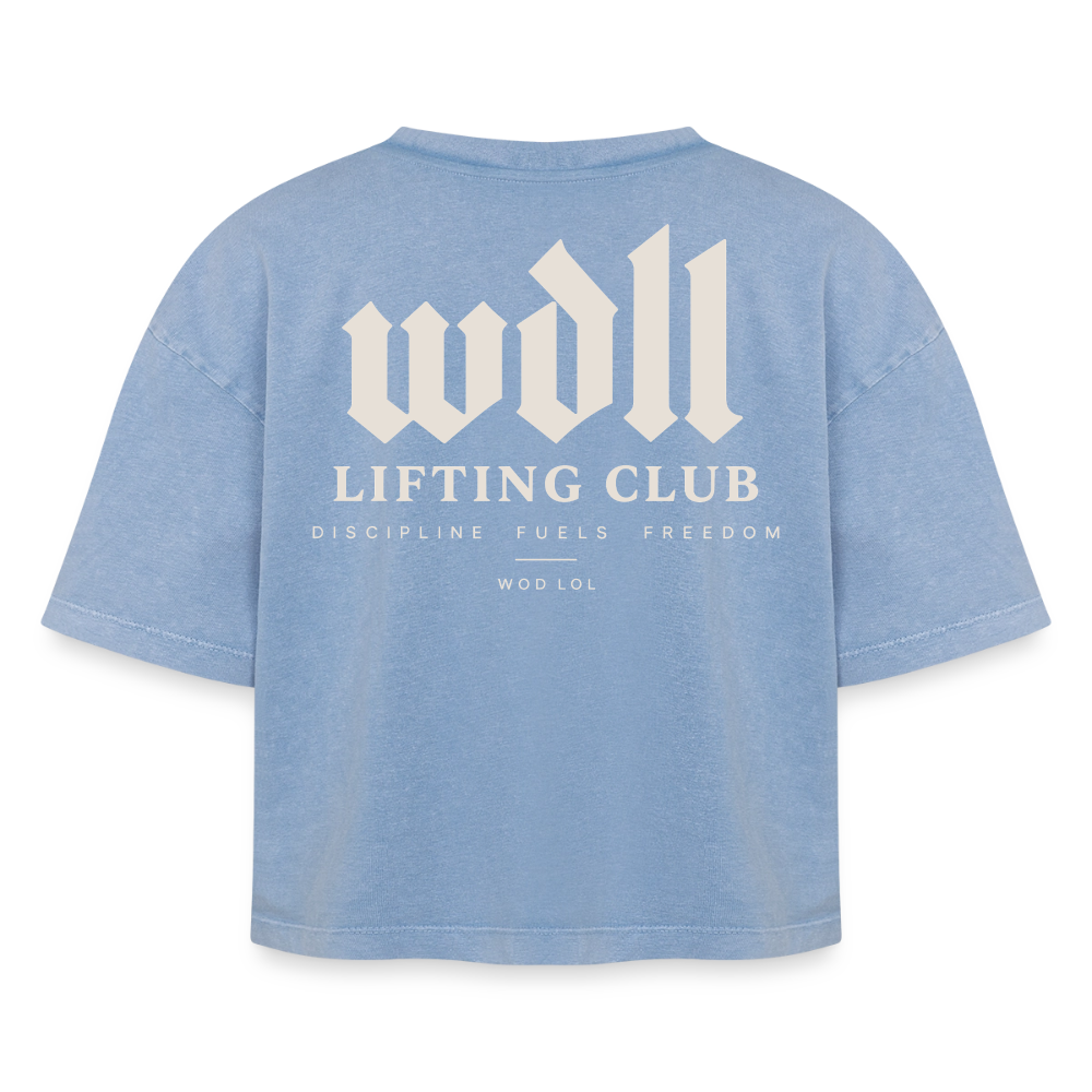 Crop top boxy femme WDLL Lifting Club acid wash bleu délavé, vue de dos avec grand print Discipline Fuels Freedom – WOD.LOL