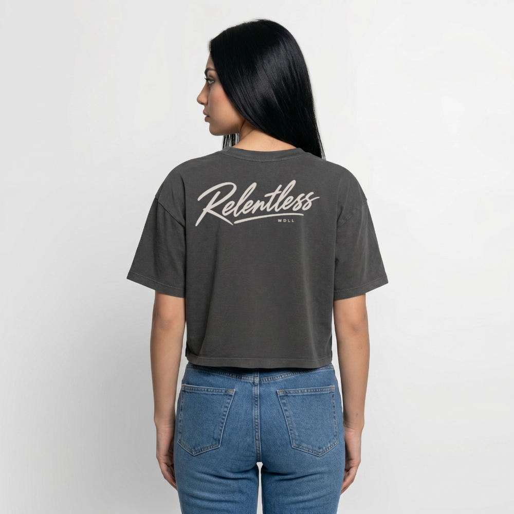 Crop top boxy femme WDLL Relentless acid wash noir délavé, porté de dos – WOD.LOL