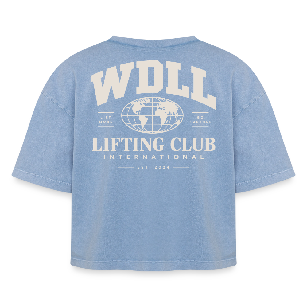 Crop top boxy femme WDLL Lifting Club International acid wash bleu délavé, vue de dos avec grand print Lifting Club International – WOD.LOL
