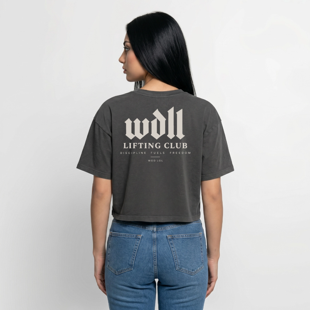 Crop top boxy femme WDLL Lifting Club acid wash noir délavé, porté de dos – WOD.LOL