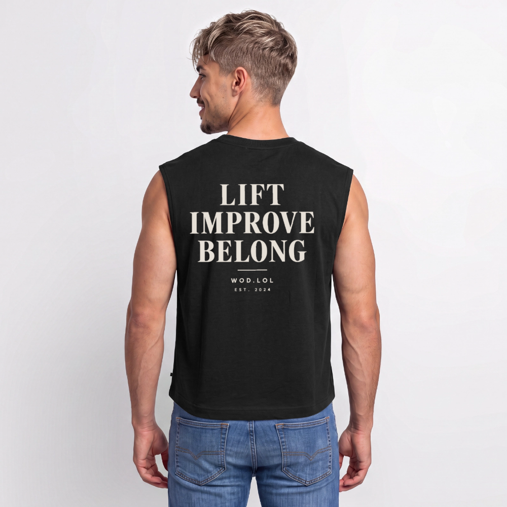 Homme portant le tank coupe classique WDLL Lift Improve Belong noir, vue de dos – WOD.LOL