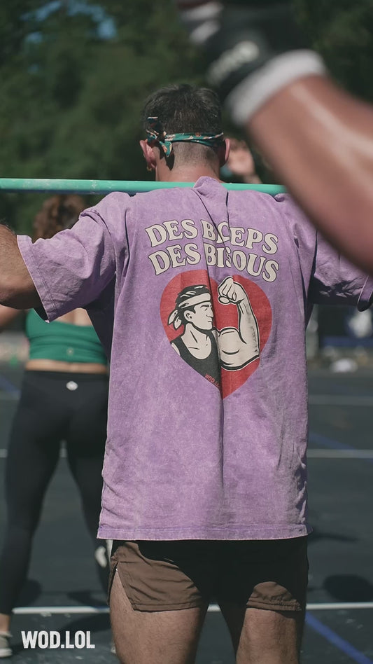 Pub T-shirt oversize délavé Des Biceps Des Bisous : le t-shirt culte de la communauté WOD.LOL, porté en WOD